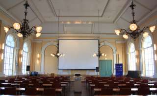 Vaasa-opiston juhlasali, Raastuvankatu 31.