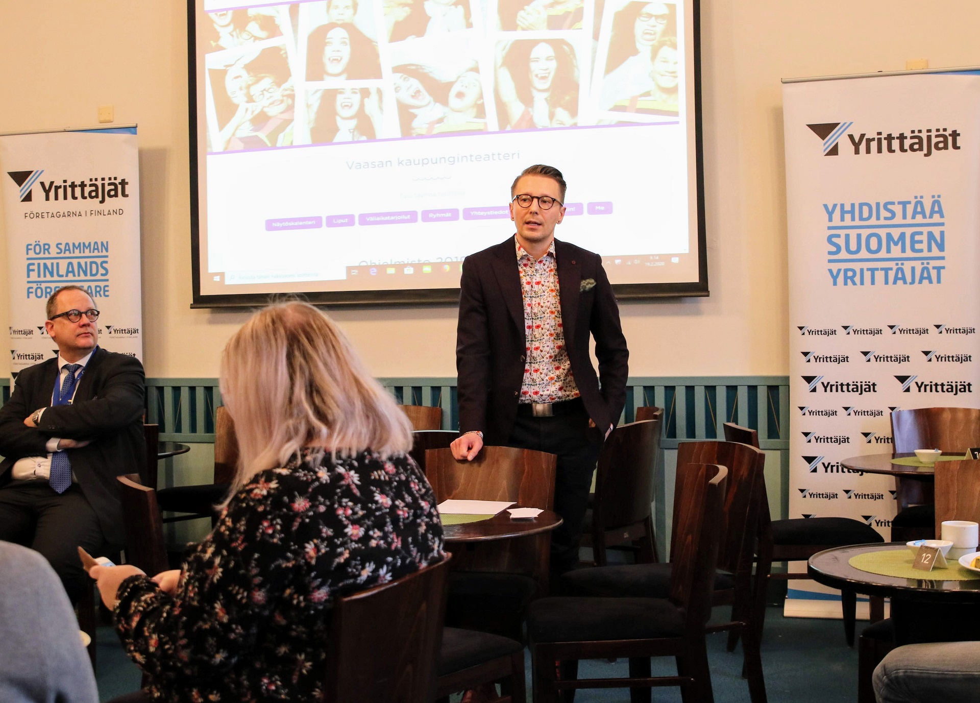 Seppo Välinen esiintyy